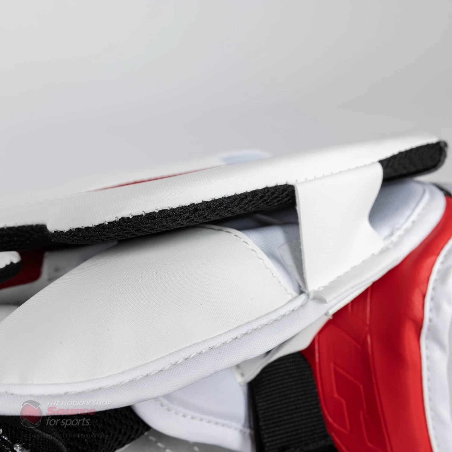 CCM Extreme Flex E5.5 Youth Goalie Blocker 11 CCM Extreme Flex E5.5 Youth Goalie Blocker - Image 11