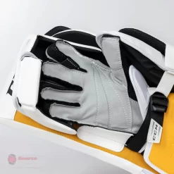 CCM Extreme Flex E5.9 Senior Goalie Blocker -Sports - Hockey ccm blockers ccm extreme flex e5 9 senior goalie blocker 27988477182018