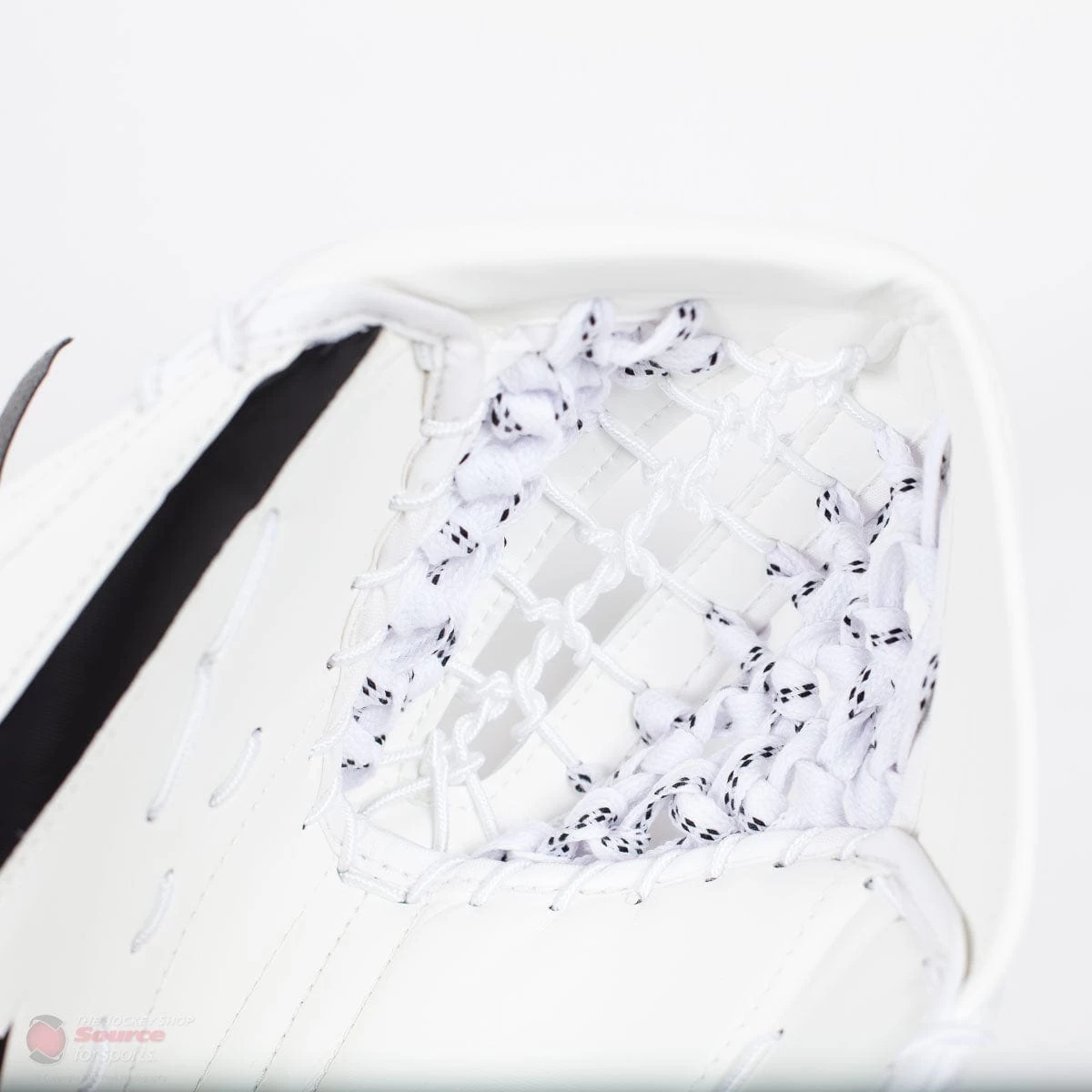 CCM Extreme Flex E4.5 Junior Goalie Catcher - Source Exclusive 3 CCM Extreme Flex E4.5 Junior Goalie Catcher - Source Exclusive - Image 3