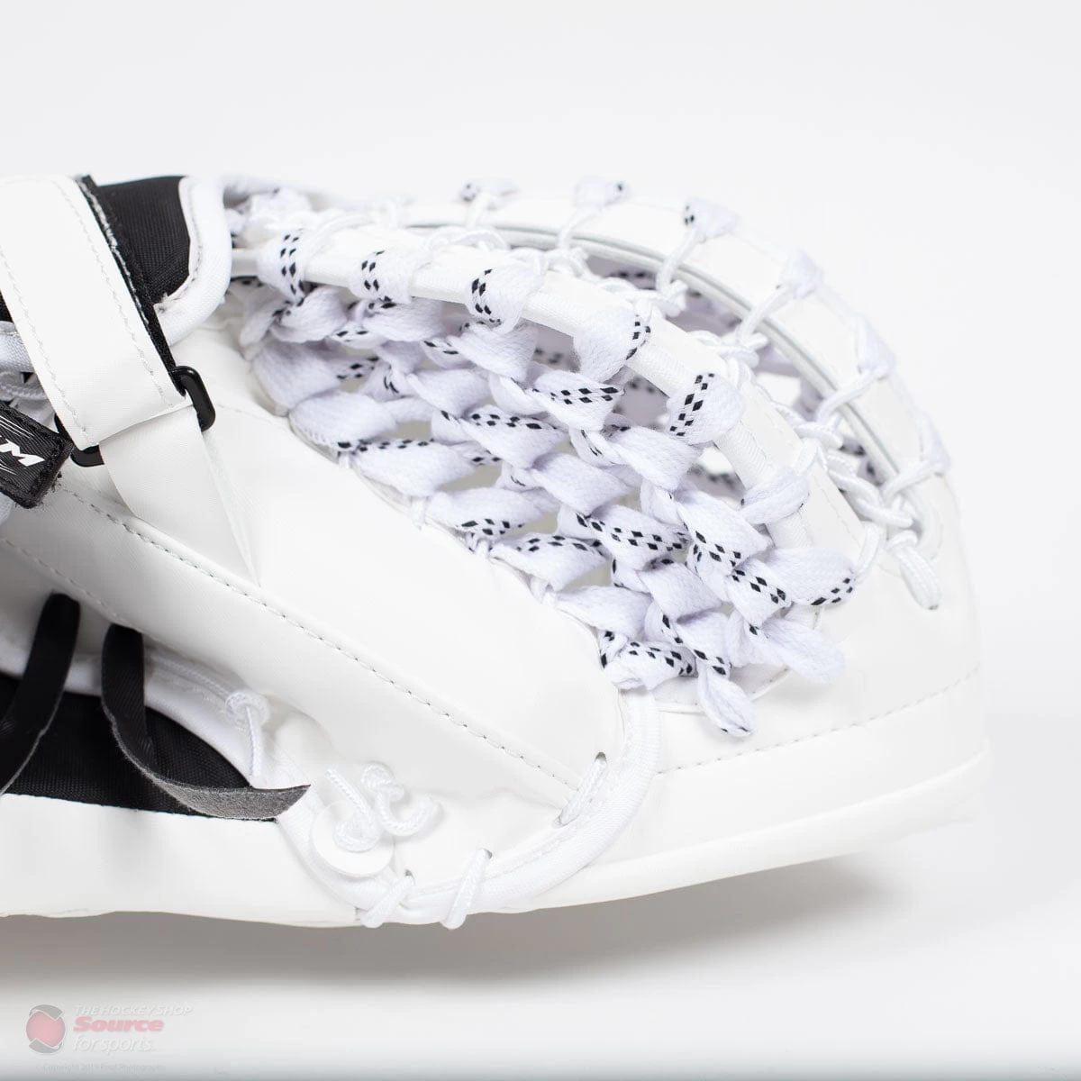 CCM Extreme Flex E4.5 Junior Goalie Catcher - Source Exclusive 5 CCM Extreme Flex E4.5 Junior Goalie Catcher - Source Exclusive - Image 5