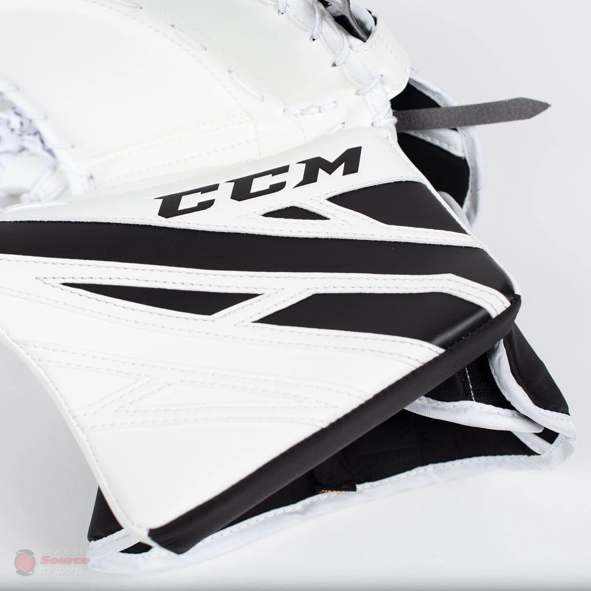 CCM Extreme Flex E4.5 Senior Goalie Catcher - Source Exclusive 7 CCM Extreme Flex E4.5 Senior Goalie Catcher - Source Exclusive - Image 7