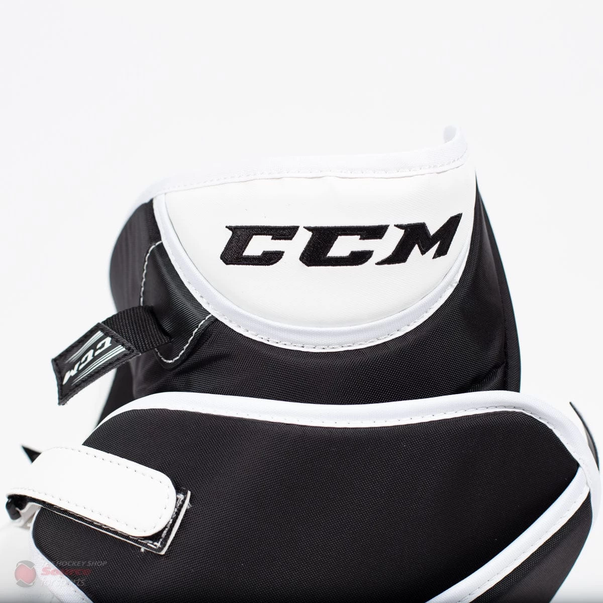 CCM Extreme Flex E4.9 Intermediate Goalie Catcher - Source Exclusive 8 CCM Extreme Flex E4.9 Intermediate Goalie Catcher - Source Exclusive - Image 8