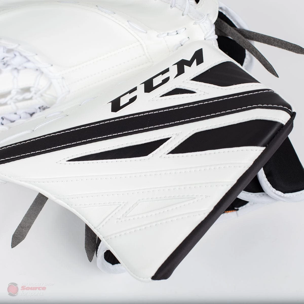 CCM Extreme Flex E4.9 Senior Goalie Catcher - Source Exclusive 7 CCM Extreme Flex E4.9 Senior Goalie Catcher - Source Exclusive - Image 7