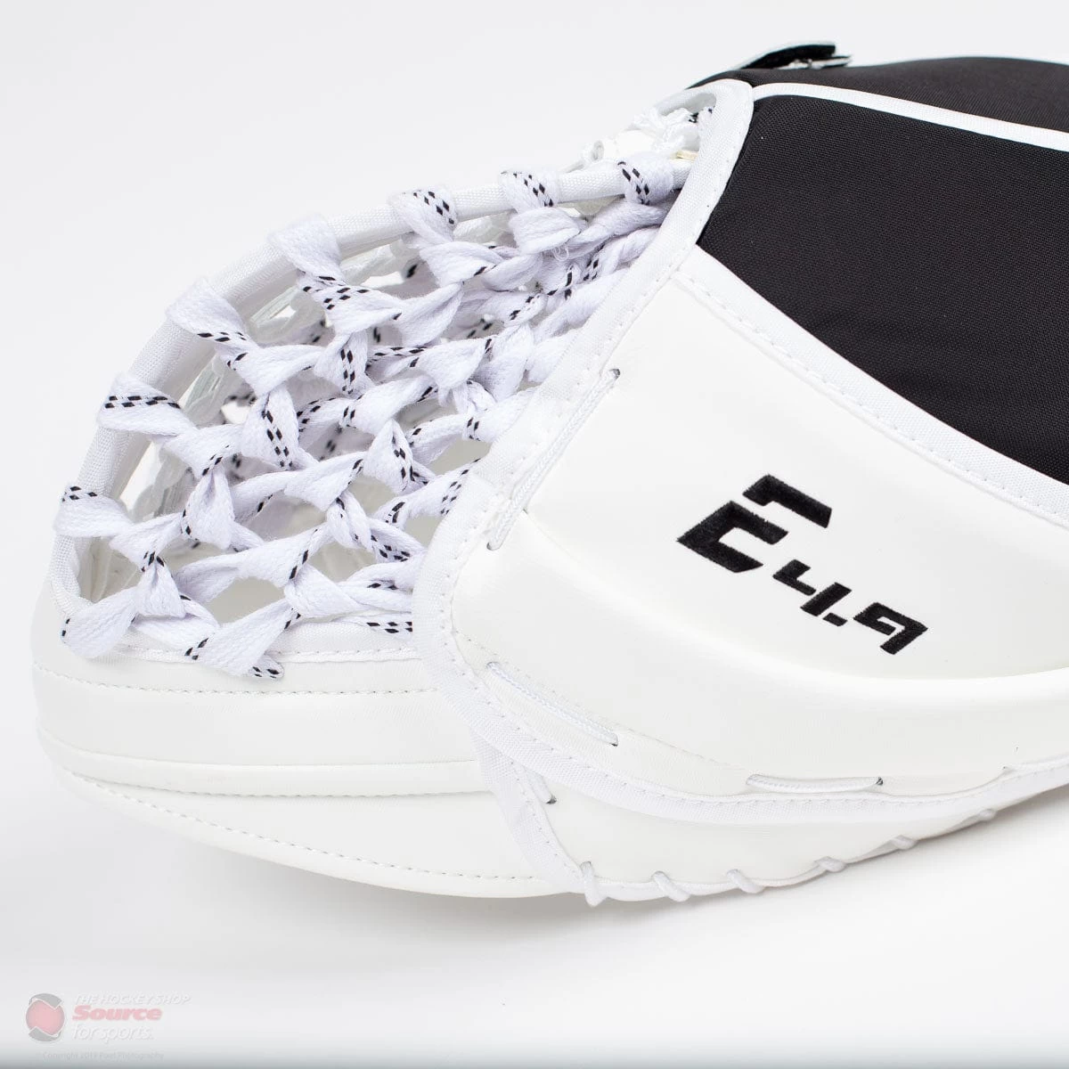 CCM Extreme Flex E4.9 Senior Goalie Catcher - Source Exclusive 4 CCM Extreme Flex E4.9 Senior Goalie Catcher - Source Exclusive - Image 4