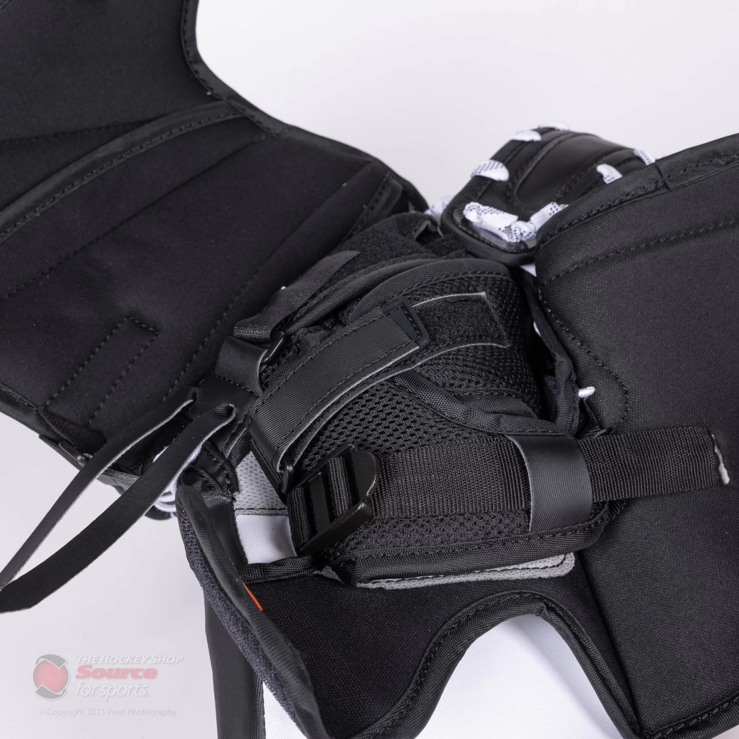 CCM Extreme Flex E5.5 Senior Goalie Catcher - Source Exclusive 9 CCM Extreme Flex E5.5 Senior Goalie Catcher - Source Exclusive - Image 9