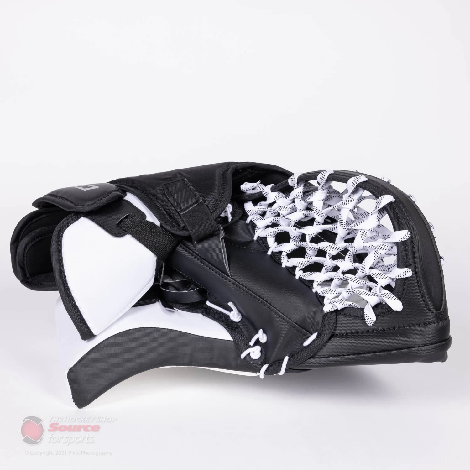 CCM Extreme Flex E5.5 Senior Goalie Catcher - Source Exclusive 3 CCM Extreme Flex E5.5 Senior Goalie Catcher - Source Exclusive - Image 3