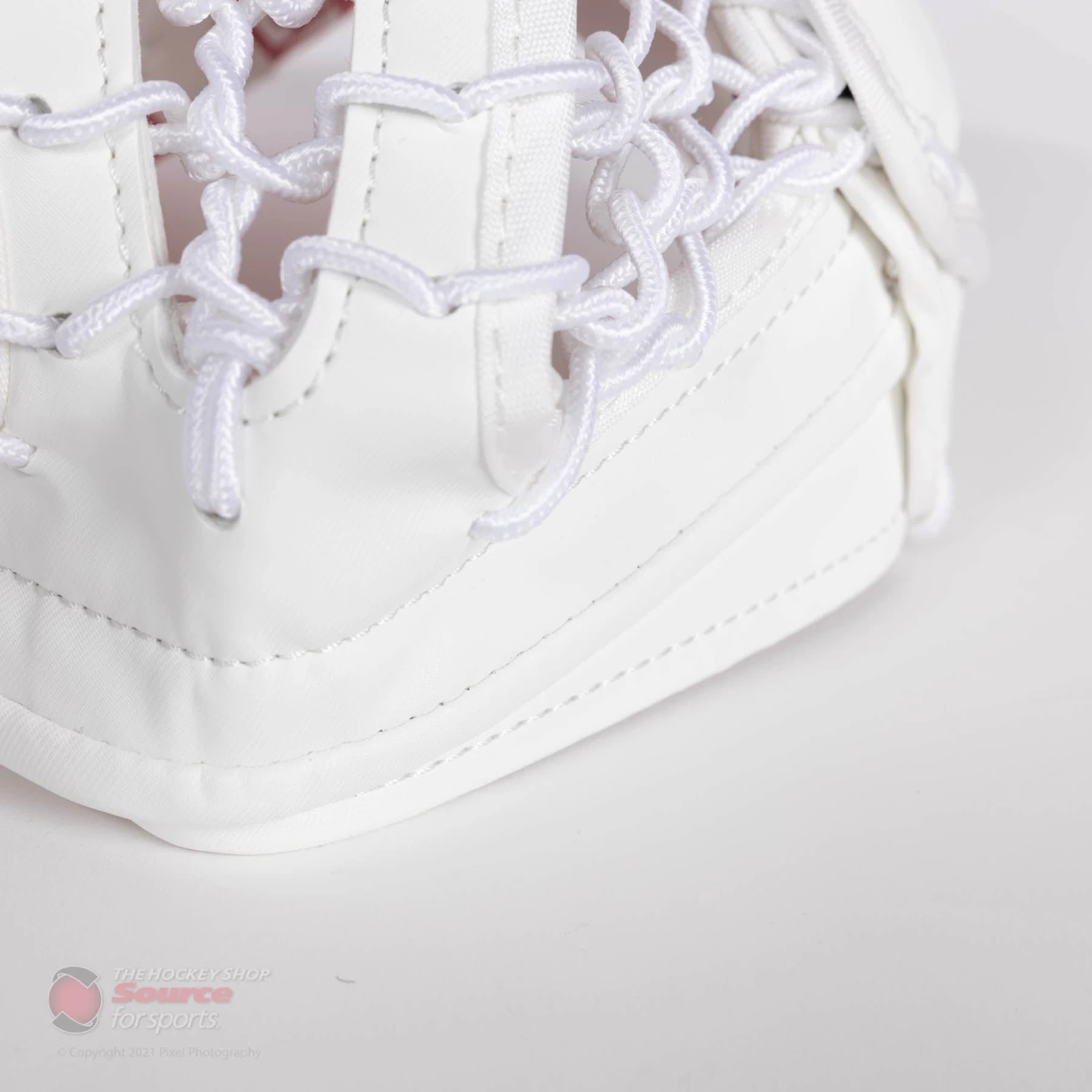 CCM Extreme Flex E5.5 Youth Goalie Catcher 7 CCM Extreme Flex E5.5 Youth Goalie Catcher - Image 7