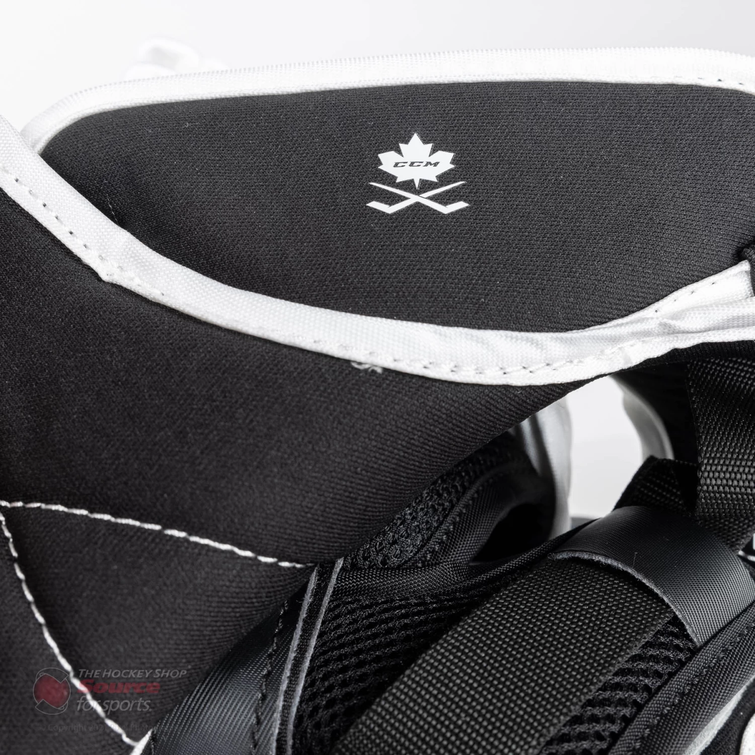 CCM Extreme Flex E5.9 Intermediate Goalie Catcher 15 CCM Extreme Flex E5.9 Intermediate Goalie Catcher - Image 15