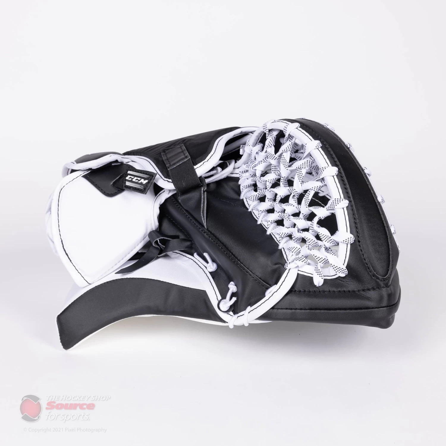 CCM Extreme Flex E5.9 Intermediate Goalie Catcher - Source Exclusive 4 CCM Extreme Flex E5.9 Intermediate Goalie Catcher - Source Exclusive - Image 4