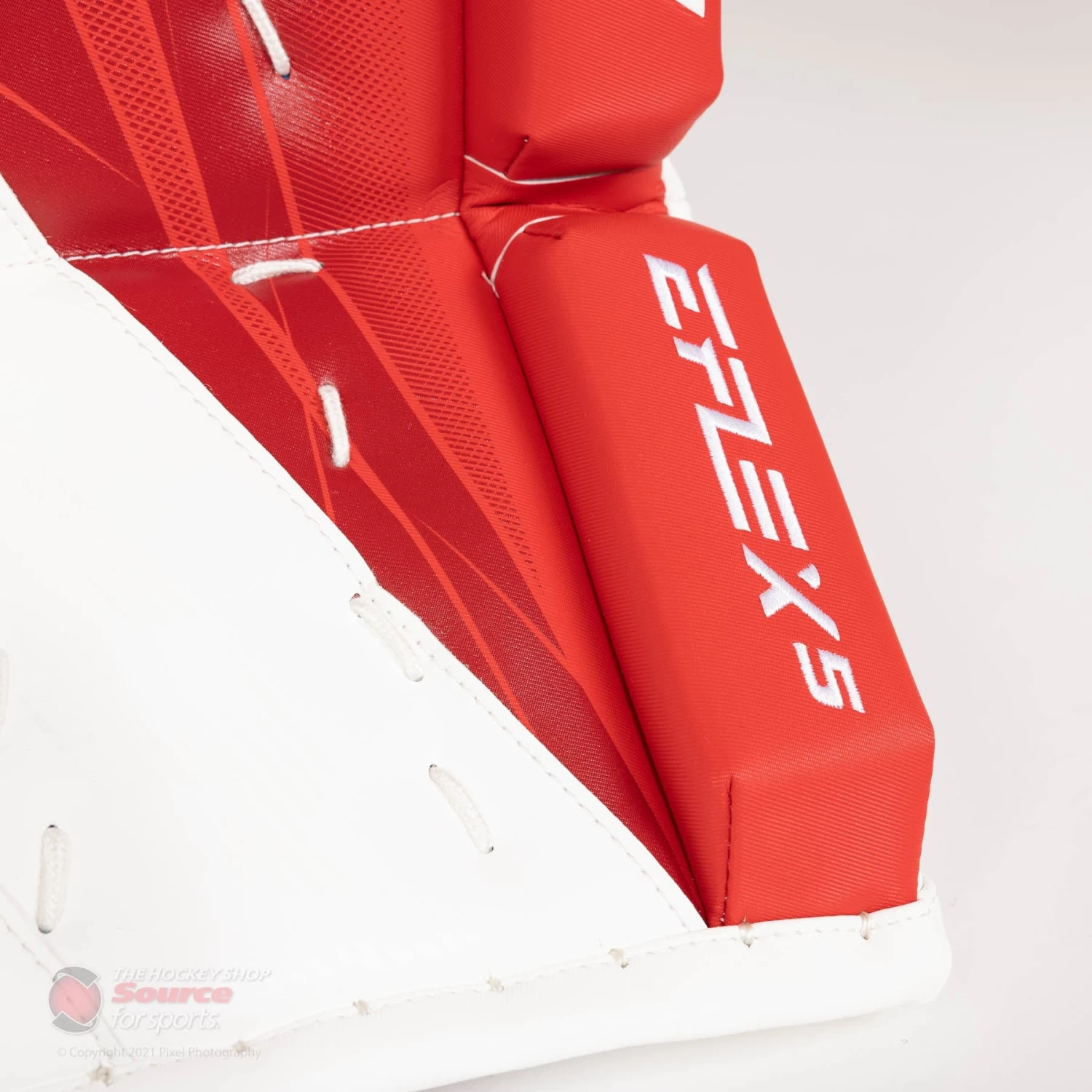 CCM Extreme Flex 5 Senior Goalie Leg Pads 5 CCM Extreme Flex 5 Senior Goalie Leg Pads - Image 5