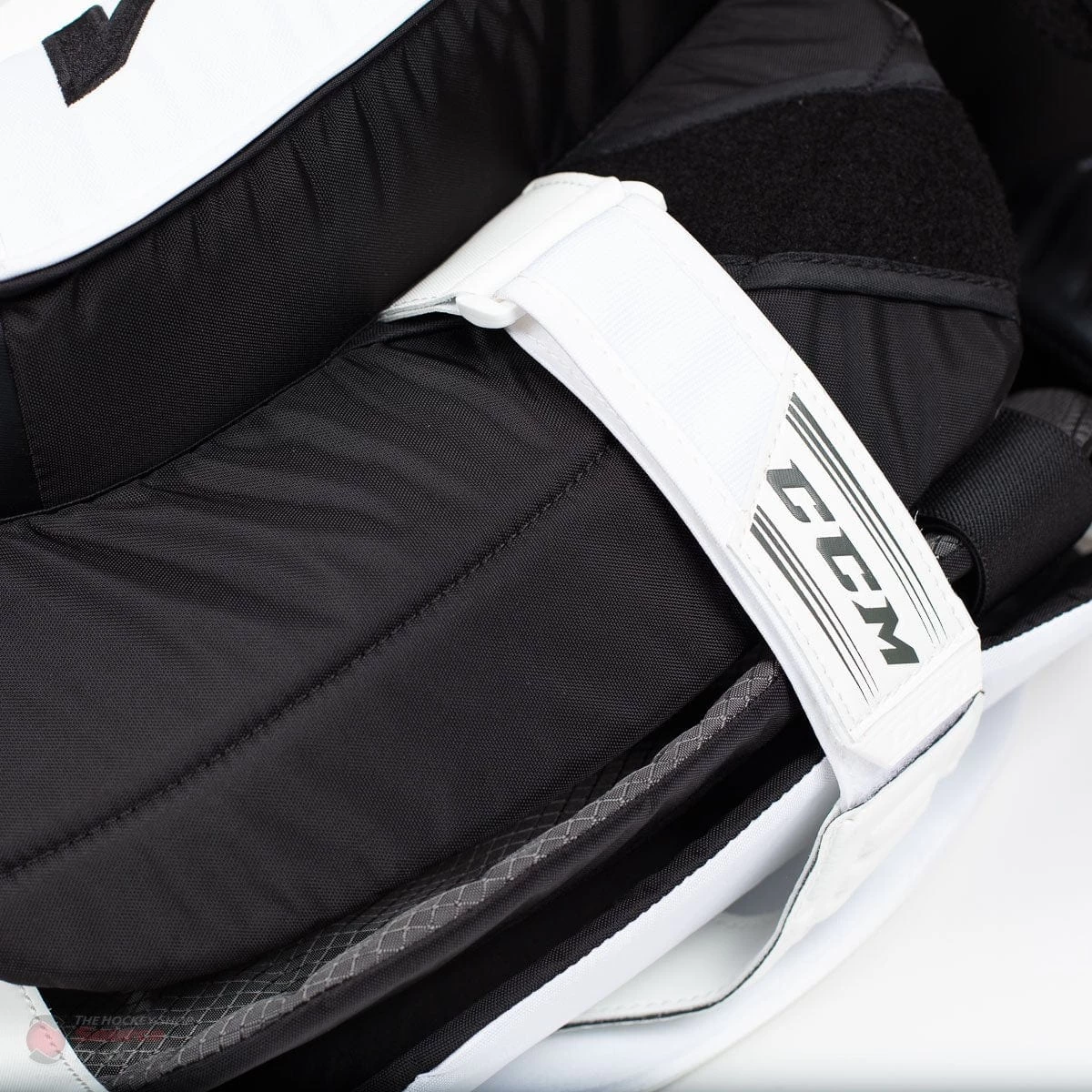 CCM Extreme Flex E4.9 Intermediate Goalie Leg Pads - Source Exclusive 6 CCM Extreme Flex E4.9 Intermediate Goalie Leg Pads - Source Exclusive - Image 6