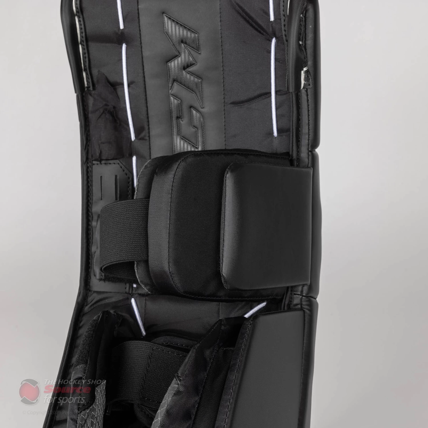 CCM Extreme Flex E5.5 Junior Goalie Leg Pads - Source Exclusive 6 CCM Extreme Flex E5.5 Junior Goalie Leg Pads - Source Exclusive - Image 6