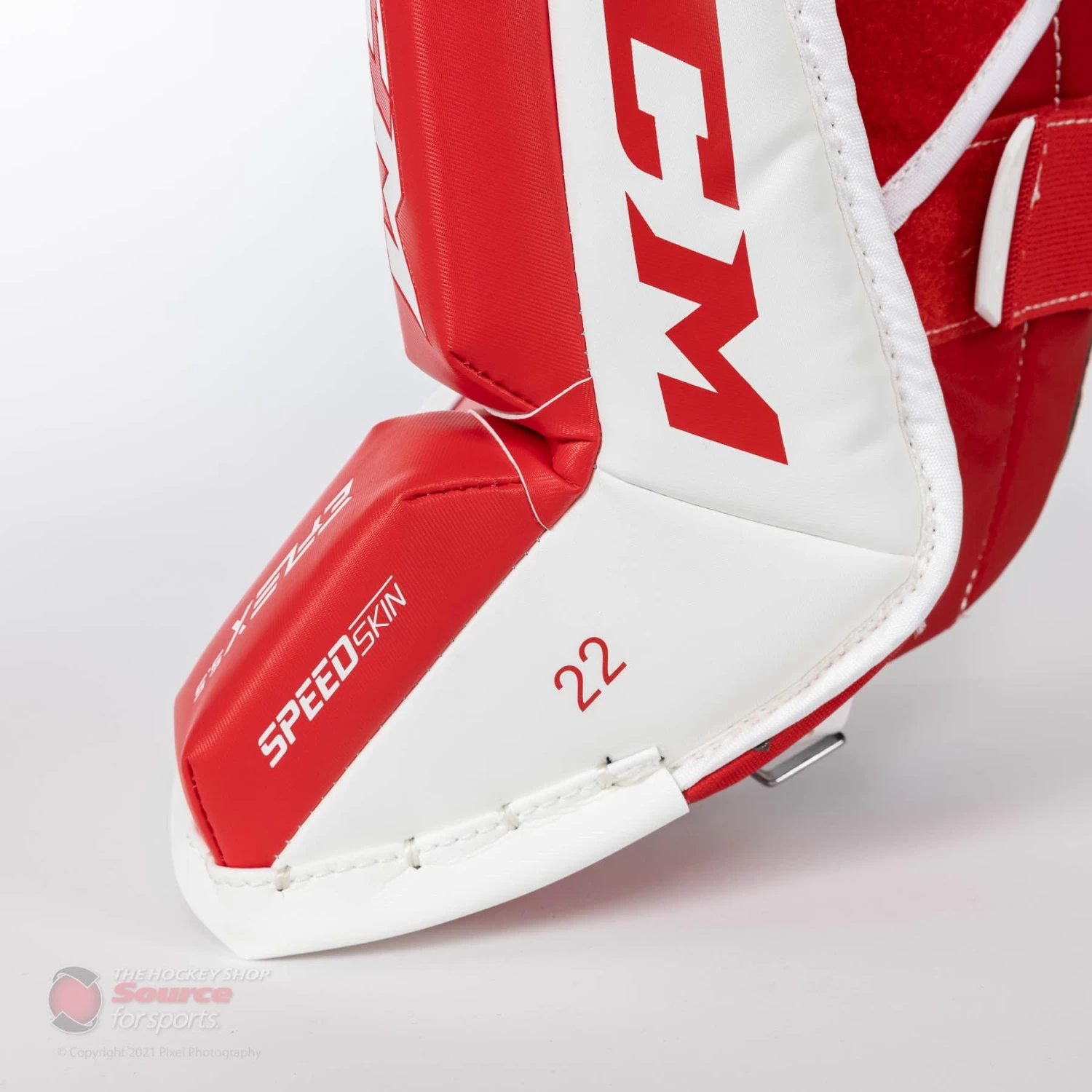 CCM Extreme Flex E5.5 Youth Goalie Leg Pads 6 CCM Extreme Flex E5.5 Youth Goalie Leg Pads - Image 6