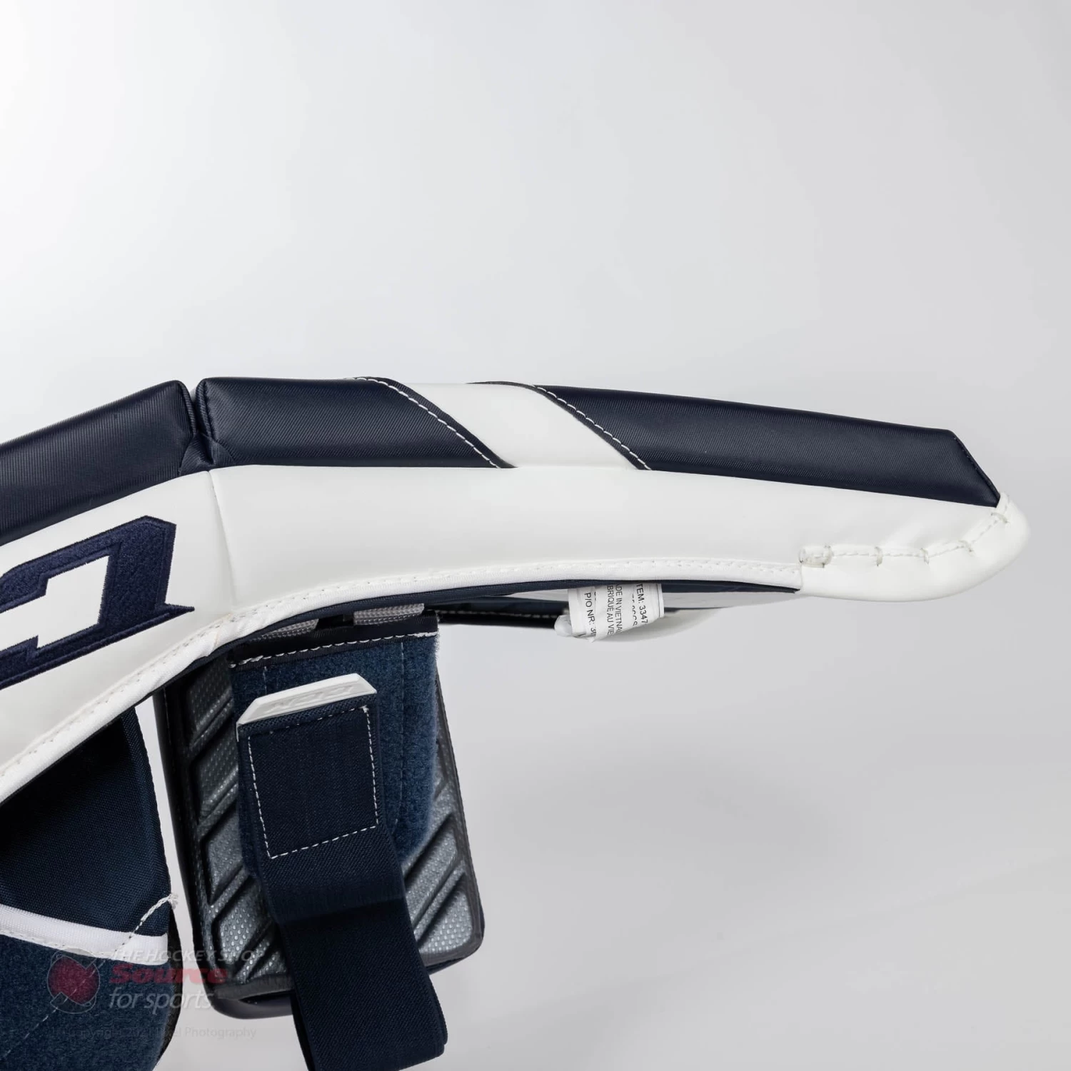 CCM Extreme Flex E5.9 Intermediate Goalie Leg Pads 6 CCM Extreme Flex E5.9 Intermediate Goalie Leg Pads - Image 6