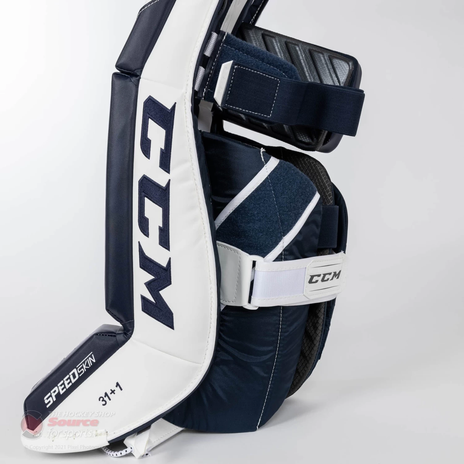 CCM Extreme Flex E5.9 Intermediate Goalie Leg Pads 5 CCM Extreme Flex E5.9 Intermediate Goalie Leg Pads - Image 5