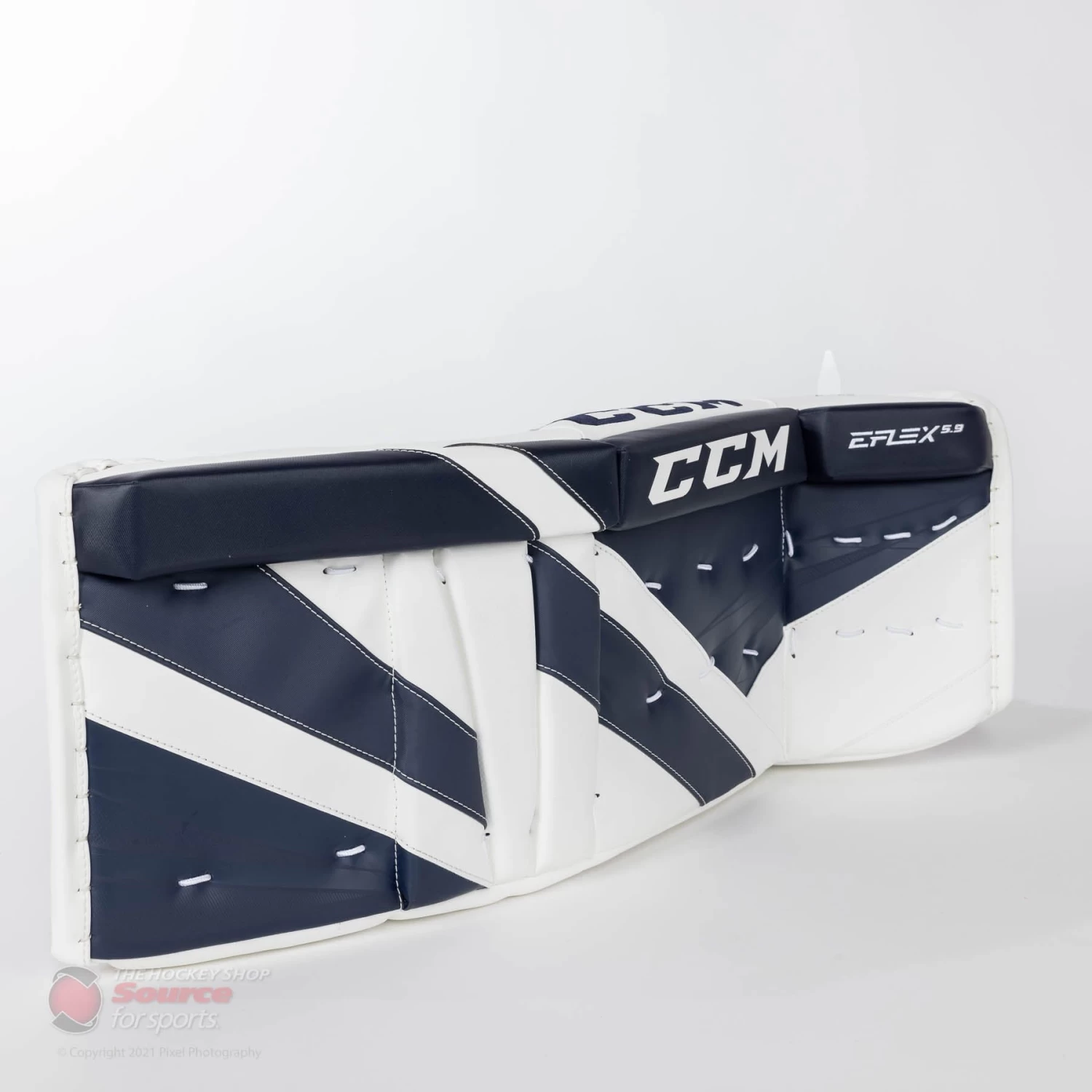 CCM Extreme Flex E5.9 Intermediate Goalie Leg Pads 2 CCM Extreme Flex E5.9 Intermediate Goalie Leg Pads - Image 2