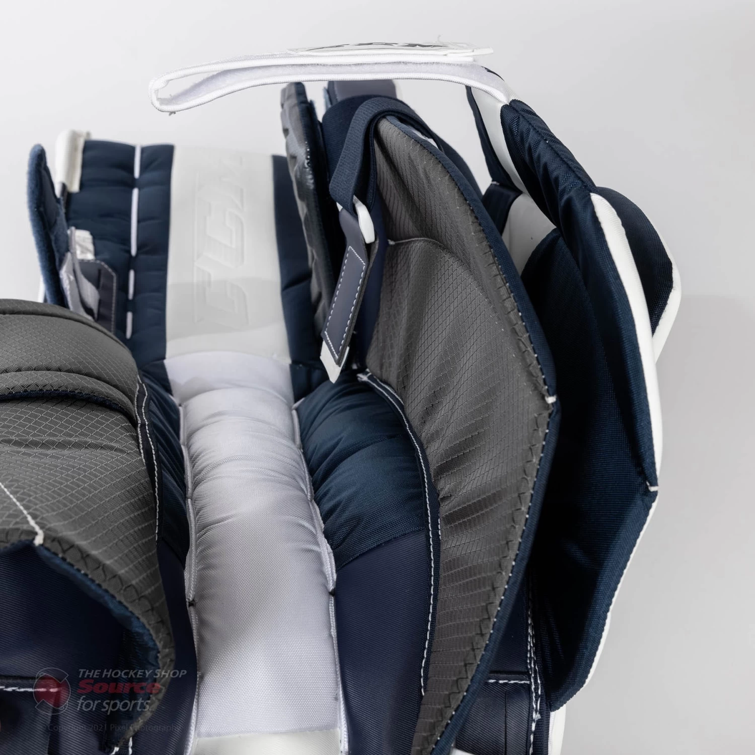 CCM Extreme Flex E5.9 Intermediate Goalie Leg Pads 18 CCM Extreme Flex E5.9 Intermediate Goalie Leg Pads - Image 18