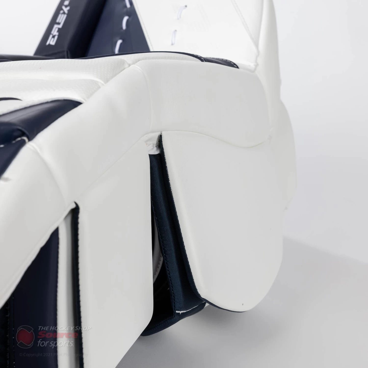 CCM Extreme Flex E5.9 Intermediate Goalie Leg Pads 8 CCM Extreme Flex E5.9 Intermediate Goalie Leg Pads - Image 8