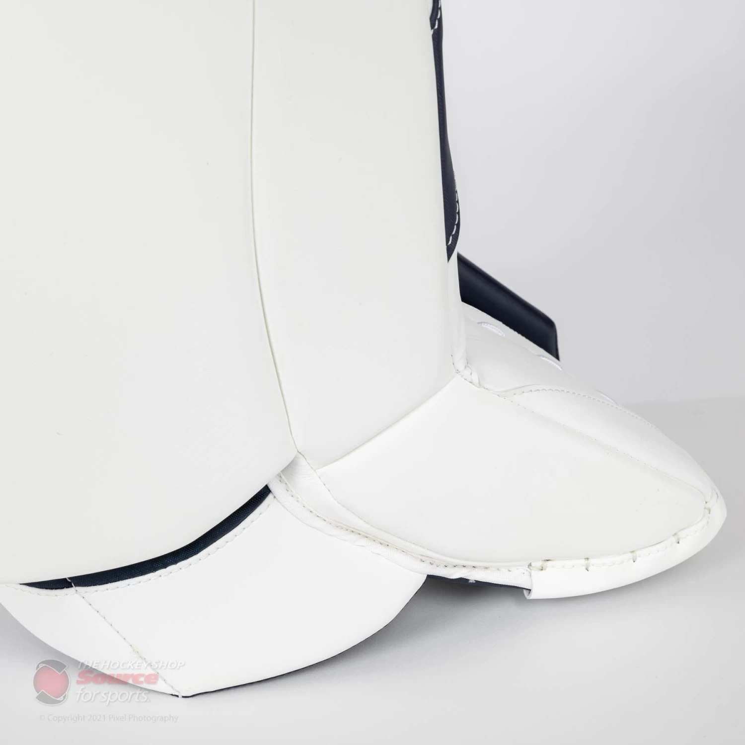 CCM Extreme Flex E5.9 Intermediate Goalie Leg Pads 11 CCM Extreme Flex E5.9 Intermediate Goalie Leg Pads - Image 11