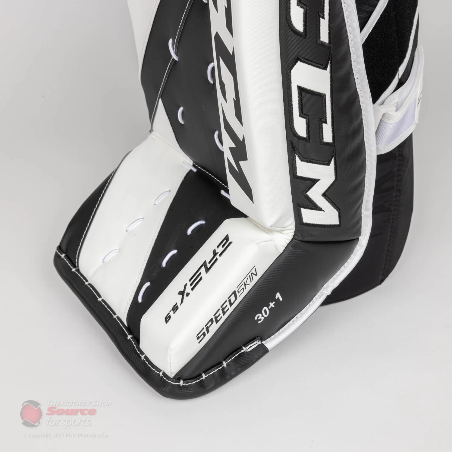 CCM Extreme Flex E5.9 Intermediate Goalie Leg Pads - Source Exclusive 5 CCM Extreme Flex E5.9 Intermediate Goalie Leg Pads - Source Exclusive - Image 5