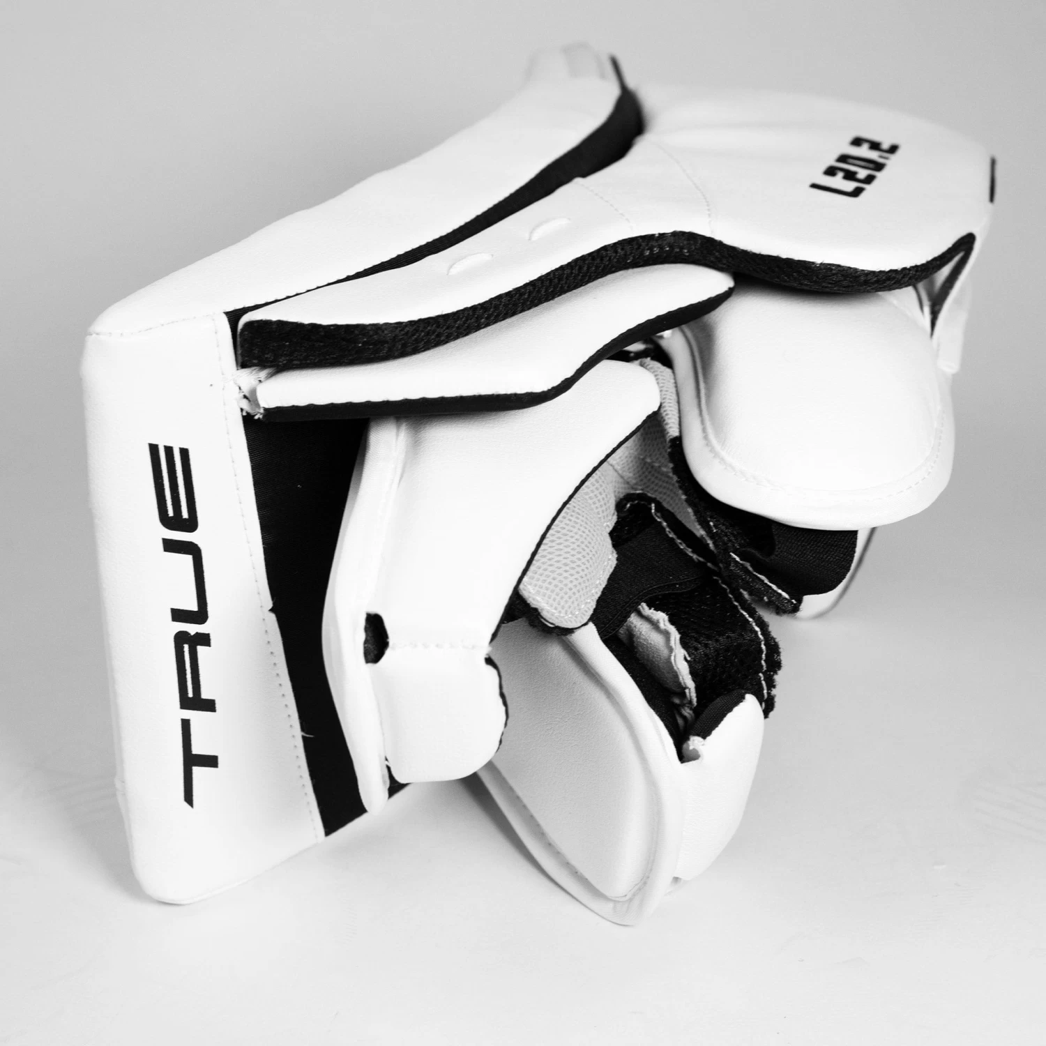 TRUE L20.2 Senior Goalie Blocker - Stock 2 TRUE L20.2 Senior Goalie Blocker - Stock - Image 2