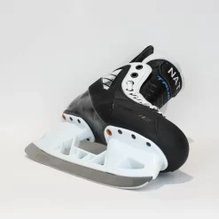 TRUE Player Junior Hockey Skates - Pro Stock - VH Holder - White Side - "NAT" - Size 5 -Sports - Hockey true hockey skates true player junior hockey skates pro stock vh holder white side nat size 5 5 r standard 15186595774530